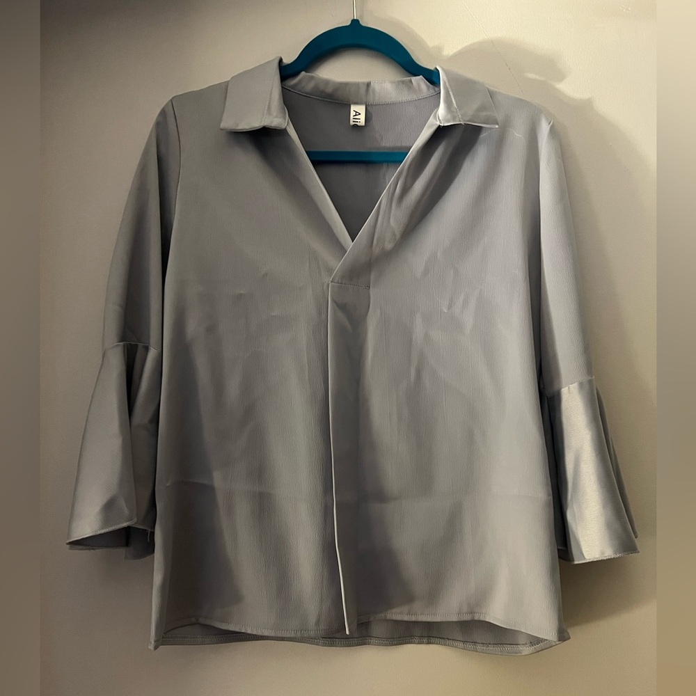 Elegant Women's Gray Blouse